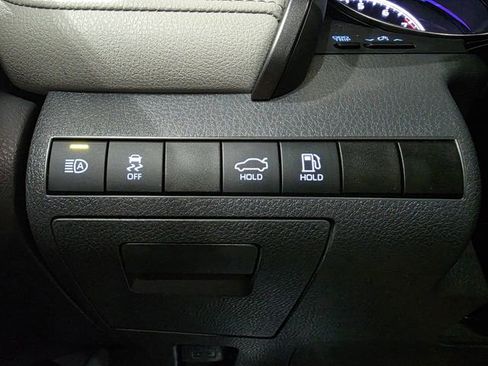 Used 2020 Toyota Camry XLE w/ Navigation Package FWD image 18