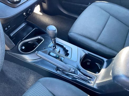 Used 2018 Toyota RAV4 LE image 15