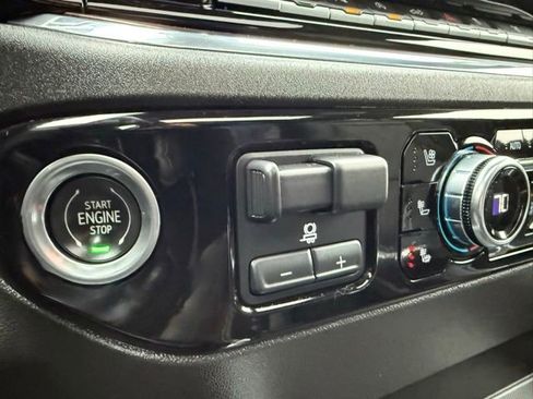 Used 2022 GMC Sierra 1500 SLT w/ SLT Premium Plus Package AWD/4WD image 36