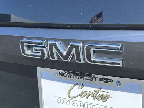 Used 2024 GMC Yukon XL Denali Ultimate AWD/4WD image 8