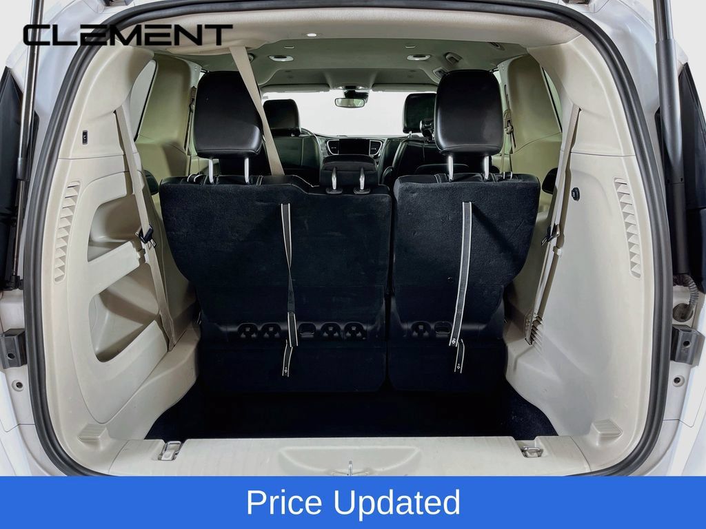 Used 2024 Chrysler Pacifica Touring-L FWD image 10