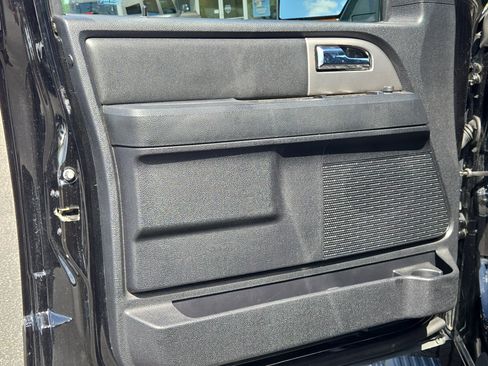 Used 2017 Ford Expedition Limited w/ Equipment Group 301A RWD image 23