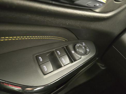Used 2024 Chevrolet Trax LT w/ LT Convenience Package FWD image 29
