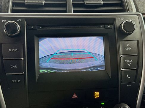 Used 2017 Toyota Camry SE image 21