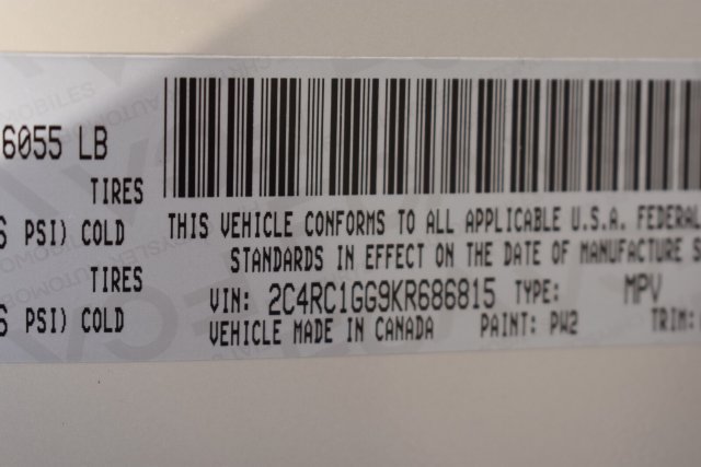 Used 2019 Chrysler Pacifica Limited w/ Tire & Wheel Group FWD image 15