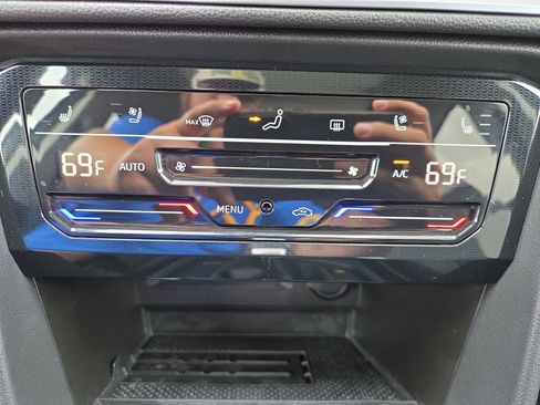 Certified 2025 Volkswagen Taos SEL AWD/4WD image 14