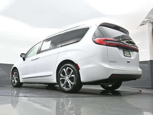 Used 2026 Chrysler Pacifica Pinnacle AWD/4WD image 34