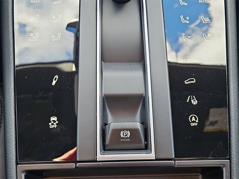 New 2026 Porsche Macan Turbo image 17