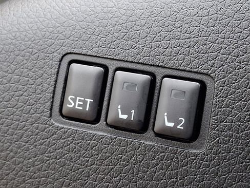 Used 2022 Nissan Rogue Sport SV w/ Technology Package image 26