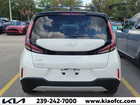Used 2023 Kia Soul LX image 8