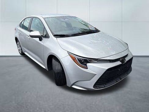 Used 2025 Toyota Corolla LE FWD image 5