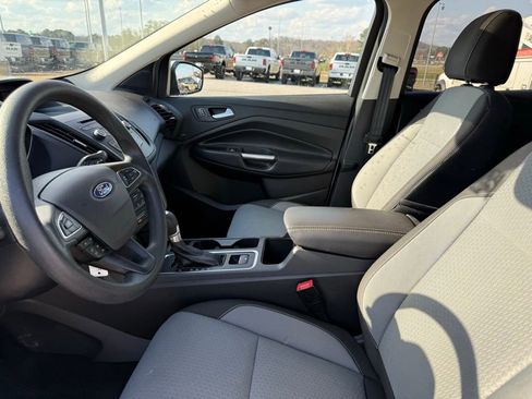 Used 2017 Ford Escape SE image 9