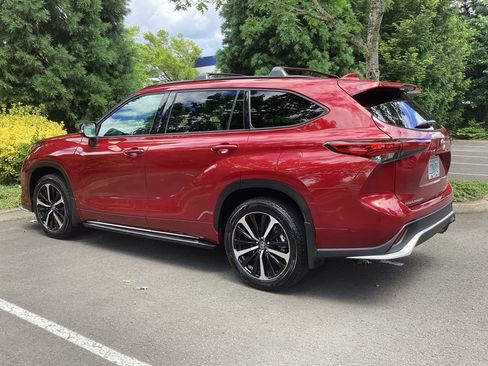 Used 2021 Toyota Highlander XSE AWD/4WD image 10