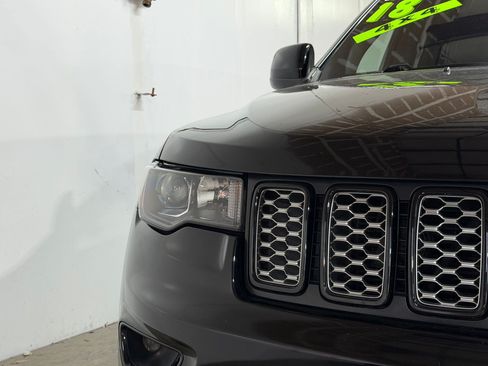Used 2018 Jeep Grand Cherokee Altitude AWD/4WD image 10