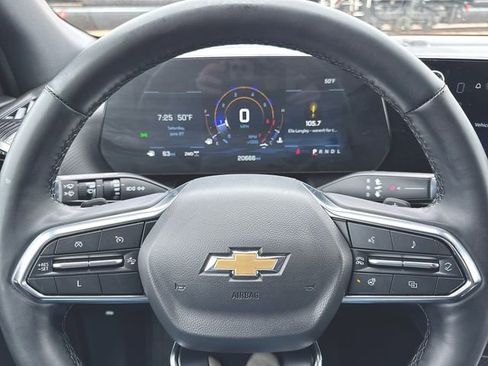 Used 2025 Chevrolet Equinox LT image 11