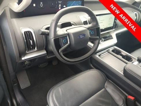 Used 2025 Ford Expedition Max Platinum image 10