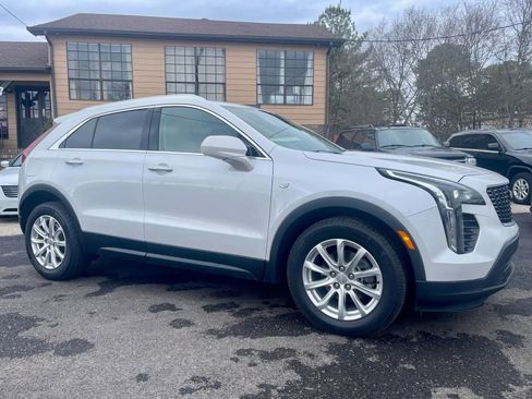 Used 2020 Cadillac XT4 Luxury w/ Cold Weather Package image 2
