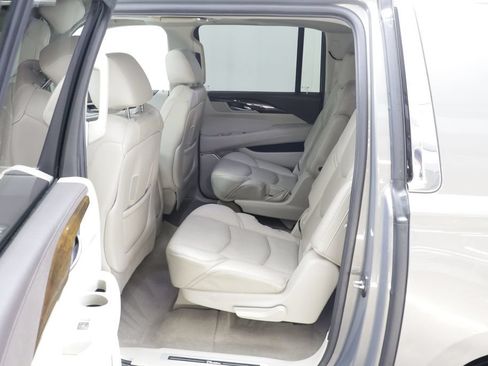 Used 2017 Cadillac Escalade ESV Luxury AWD/4WD image 16
