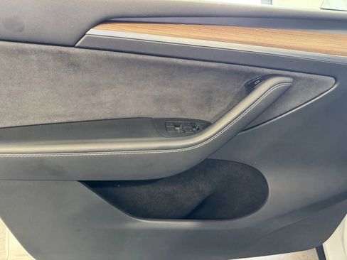 Used 2025 Tesla Model Y Long Range AWD/4WD image 16