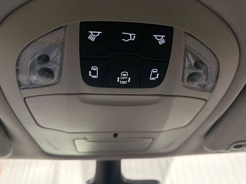 Used 2023 Chrysler Pacifica Touring-L image 37