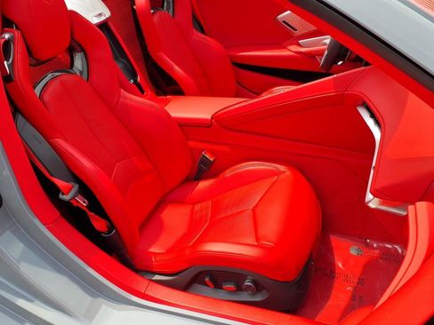 Used 2025 Chevrolet Corvette Stingray Premium Conv w/ Z51 Performance Package image 8