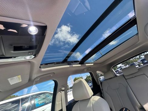 Used 2025 Kia Sorento S w/ Panoramic Sunroof Package FWD image 12