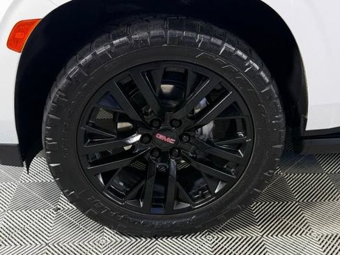 Used 2023 GMC Yukon XL Denali RWD image 14