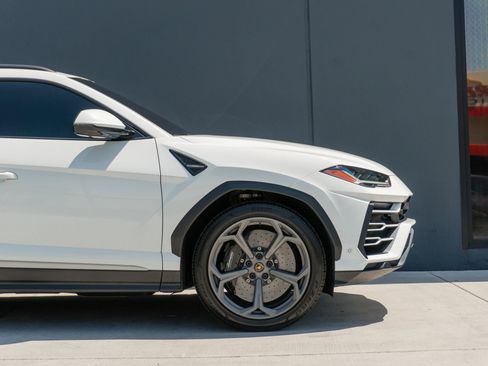 Used 2020 Lamborghini Urus AWD/4WD image 33