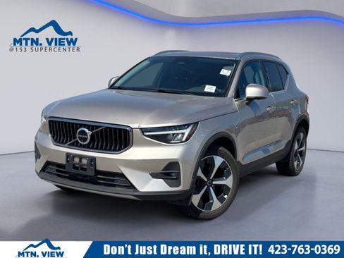 Used 2024 Volvo XC40 B5 Plus AWD/4WD image 1