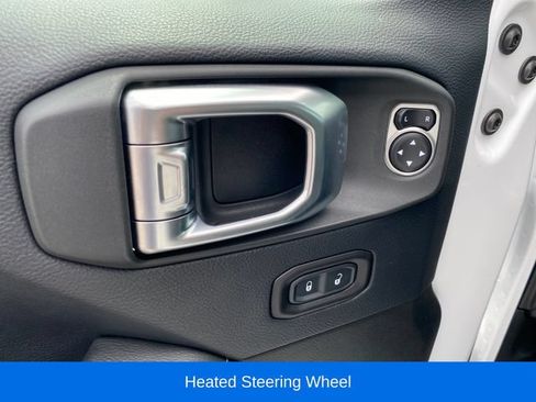 Used 2018 Jeep Wrangler Unlimited Sahara AWD/4WD image 17
