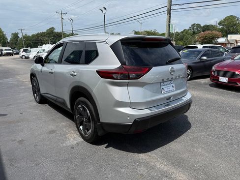 Used 2025 Nissan Rogue SV w/ SV Premium Package FWD image 8