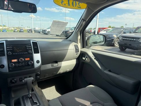 Used 2013 Nissan Frontier SV w/ SV Value Truck Pkg AWD/4WD image 37