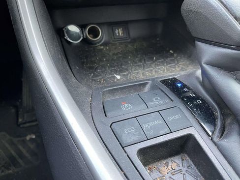 Used 2024 Toyota RAV4 LE image 40