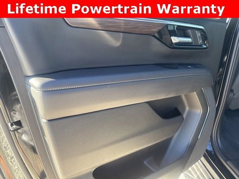 Used 2025 Chevrolet Suburban LS image 22