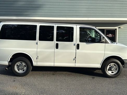 Used 2016 Chevrolet Express 2500 LT w/ LT Preferred Equipment Group image 3