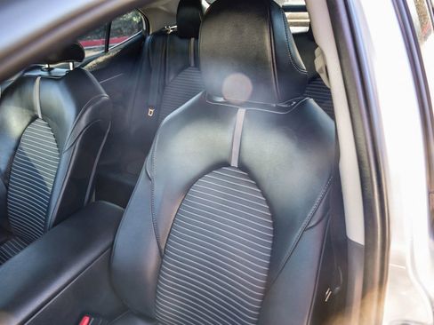 Certified 2020 Toyota Camry SE image 27