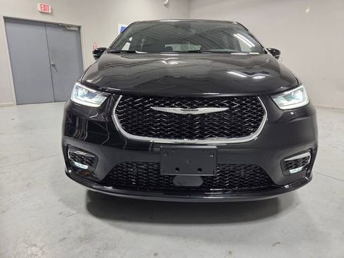 New 2026 Chrysler Pacifica Select image 2