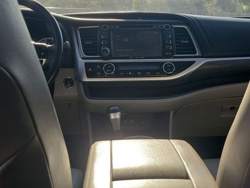 Used 2018 Toyota Highlander Limited image 25