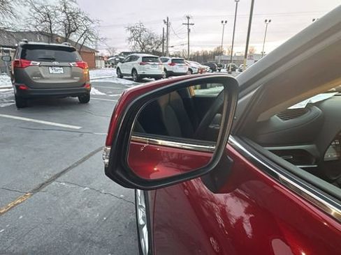 Used 2024 Toyota Highlander LE image 40