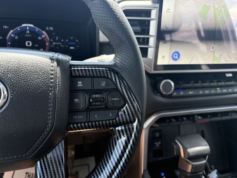 Used 2025 Toyota Tundra Limited AWD/4WD image 19