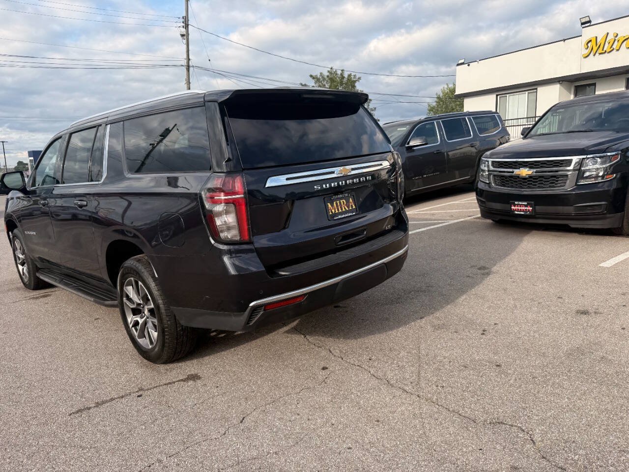 Used 2023 Chevrolet Suburban LT w/ Luxury Package AWD/4WD image 50