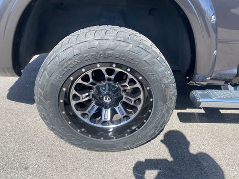 Used 2017 RAM 1500 Classic SLT w/ SLT Plus D￩cor Group AWD/4WD image 5