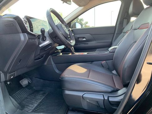 Certified 2026 Nissan Kicks SR FWD image 9
