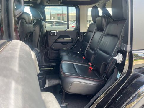 Used 2018 Jeep Wrangler Unlimited Rubicon w/ LED Lighting Group AWD/4WD image 24