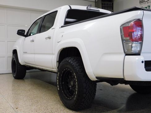 Used 2017 Toyota Tacoma Limited image 62