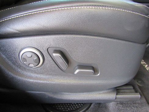 Used 2022 Genesis GV80 2.5T w/ Advanced Package 02 image 29