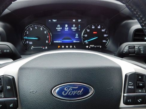Used 2023 Ford Explorer XLT image 40
