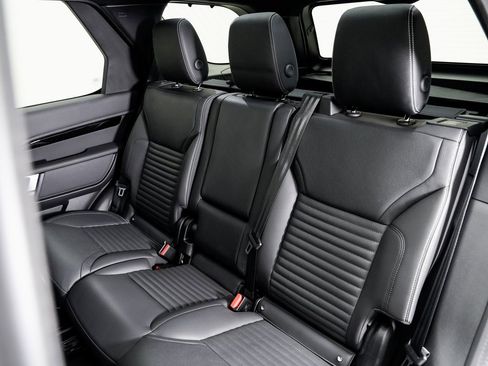 Used 2023 Land Rover Discovery S R-Dynamic image 25