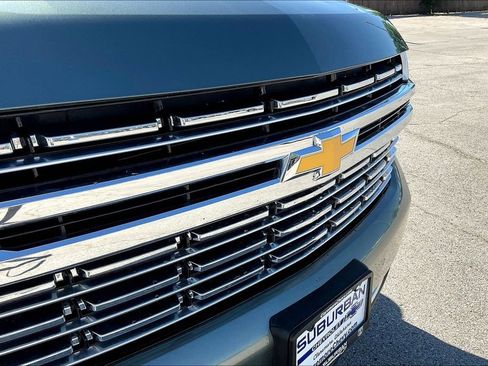 Used 2023 Chevrolet Suburban Premier AWD/4WD image 30