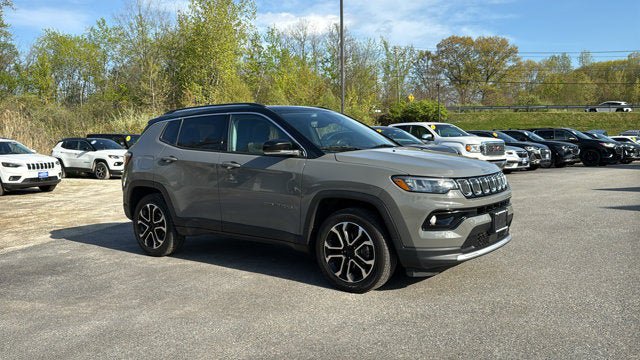 Used 2022 Jeep Compass Limited w/ Sun and Sound Group AWD/4WD image 2